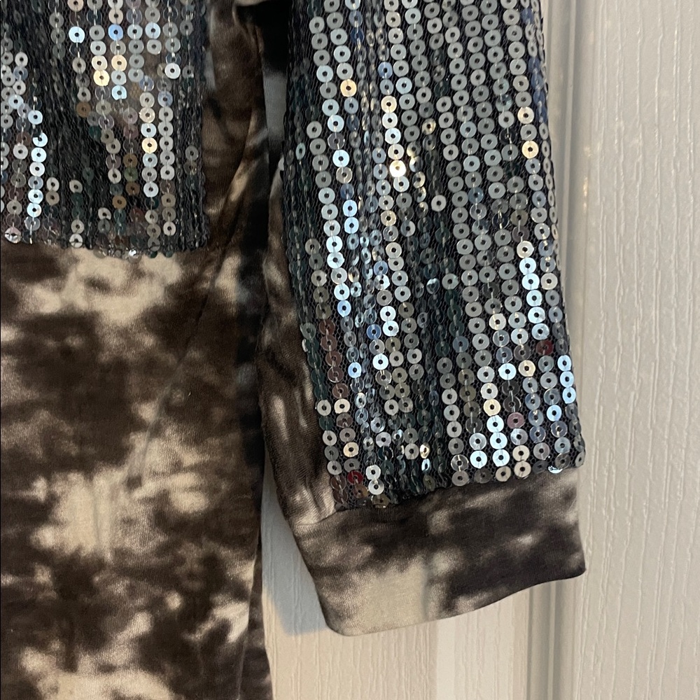 Buckle - Daytrip brown and cream  Tie-Dye Sequin Sleeve Blouse - Picture 4 of 7